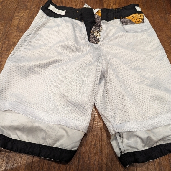 Board shorts, black and gold Size Large 12/14 - Picture 4 of 9